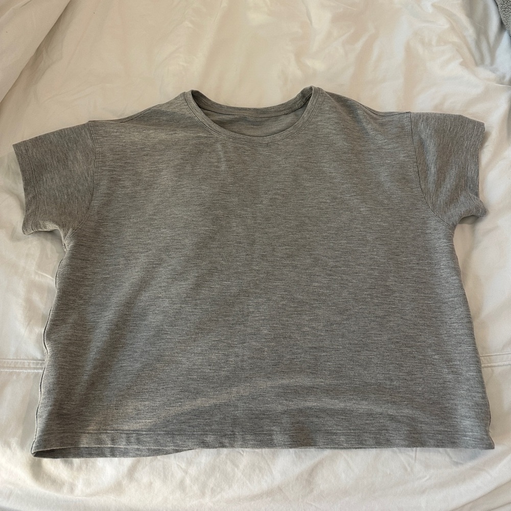 Lululemon gray top